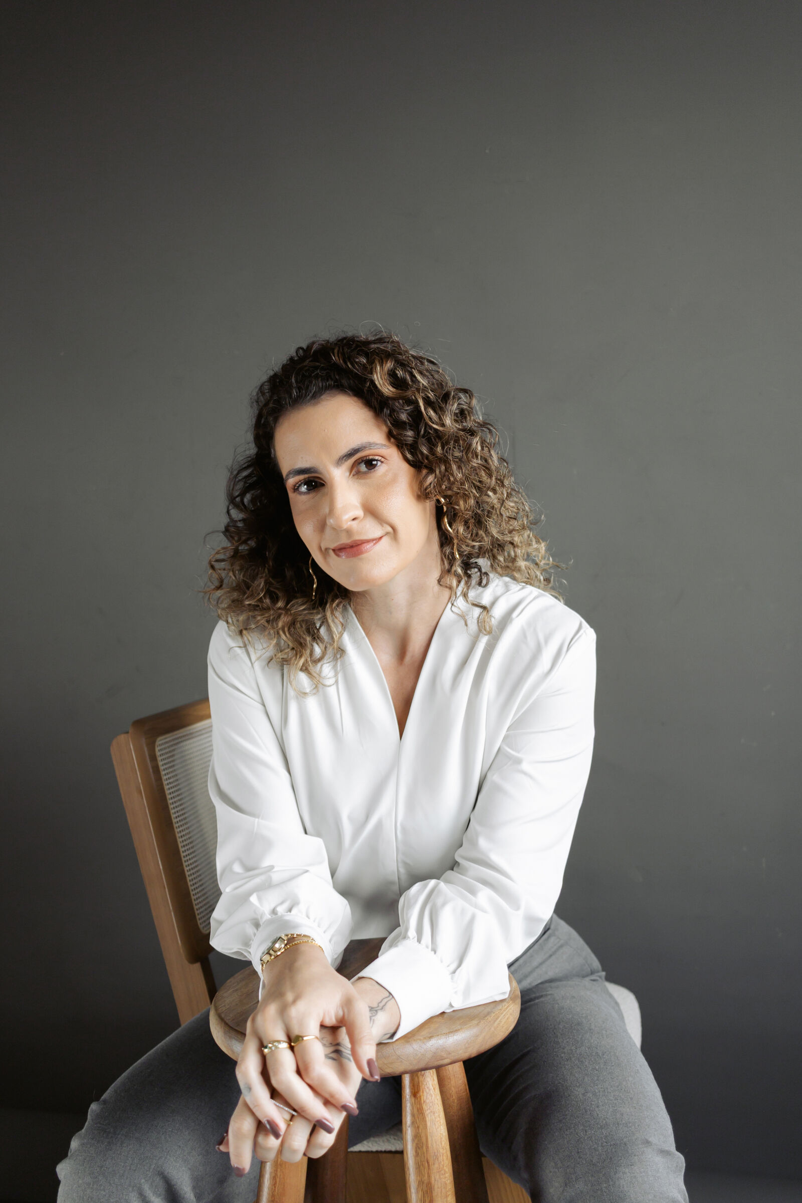 Dra. Carolina Queiroz em consultório